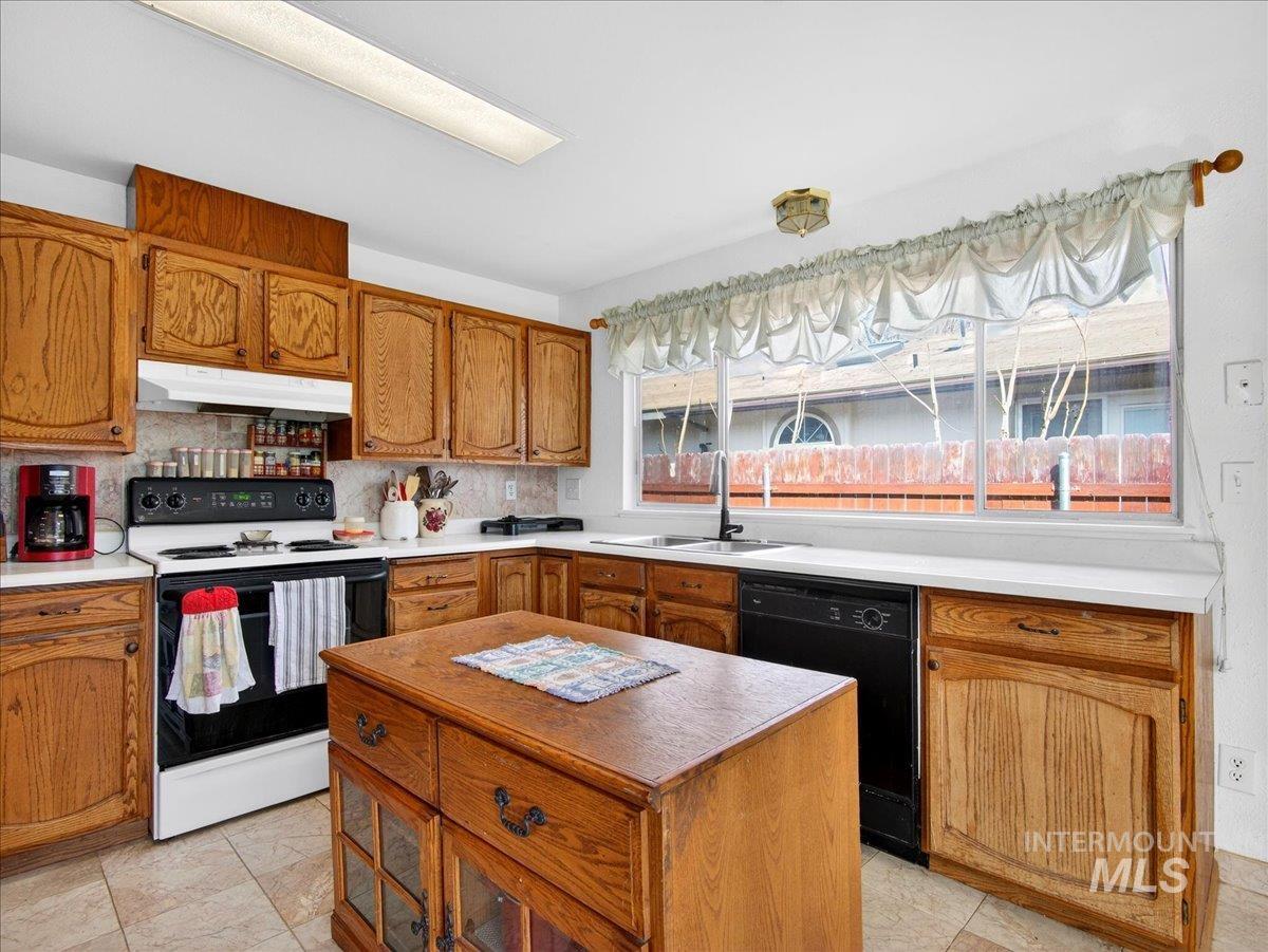 1405 N La Cresta Ave, Caldwell, Idaho 83605, 3 Bedrooms, 2 Bathrooms, Residential For Sale, Price $359,000, 98978933