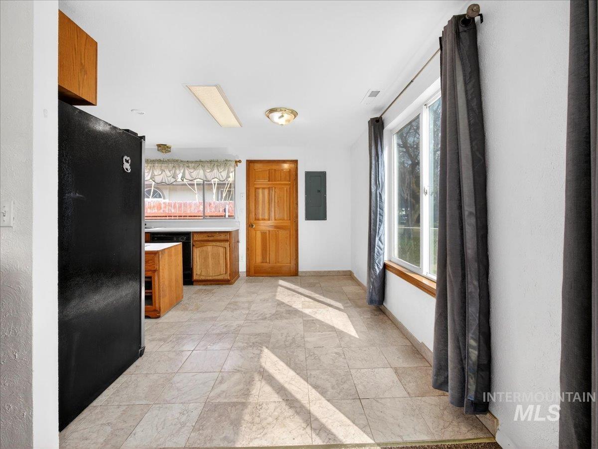 1405 N La Cresta Ave, Caldwell, Idaho 83605, 3 Bedrooms, 2 Bathrooms, Residential For Sale, Price $359,000, 98978933