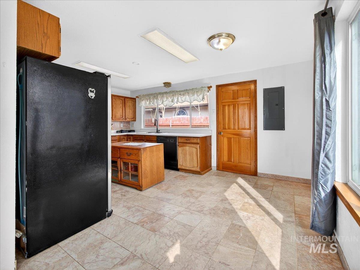 1405 N La Cresta Ave, Caldwell, Idaho 83605, 3 Bedrooms, 2 Bathrooms, Residential For Sale, Price $359,000, 98978933