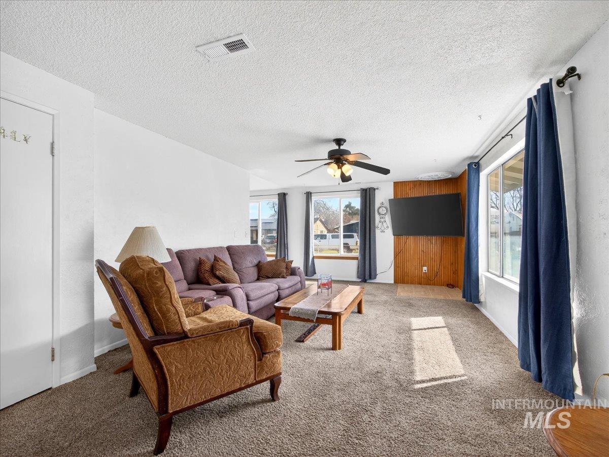 1405 N La Cresta Ave, Caldwell, Idaho 83605, 3 Bedrooms, 2 Bathrooms, Residential For Sale, Price $359,000, 98978933