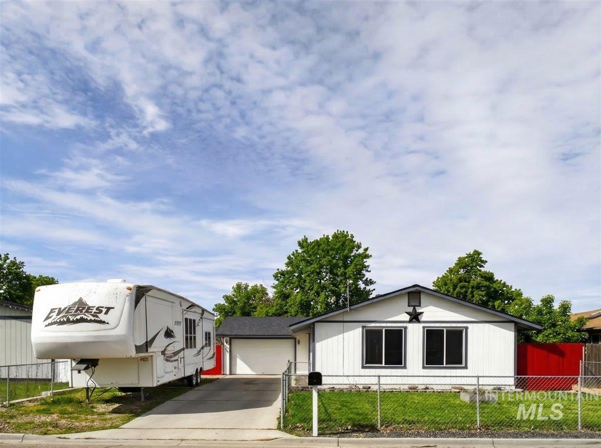 1405 N La Cresta Ave, Caldwell, Idaho 83605, 3 Bedrooms, 2 Bathrooms, Residential For Sale, Price $359,000, 98978933