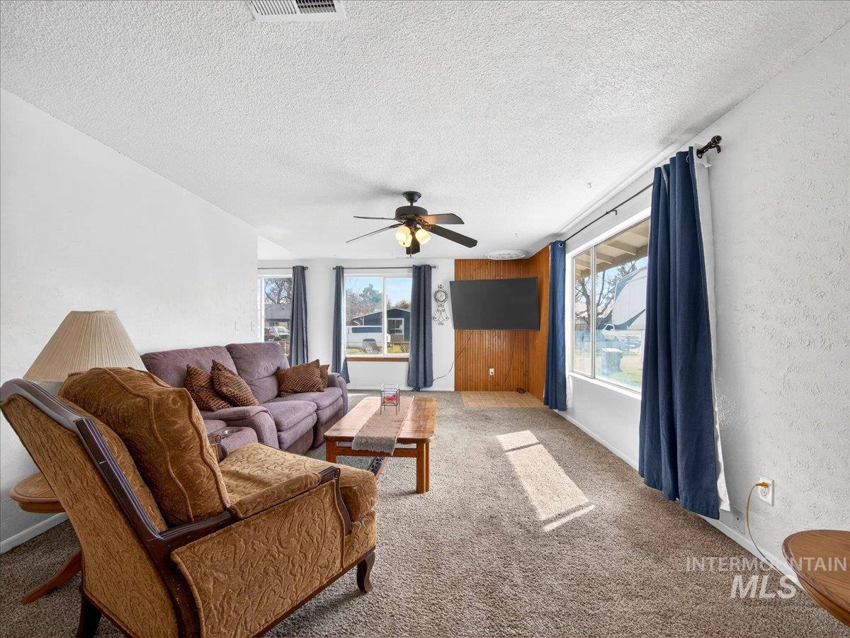 1405 N La Cresta Ave, Caldwell, Idaho 83605, 3 Bedrooms, 2 Bathrooms, Residential For Sale, Price $359,000, 98978933