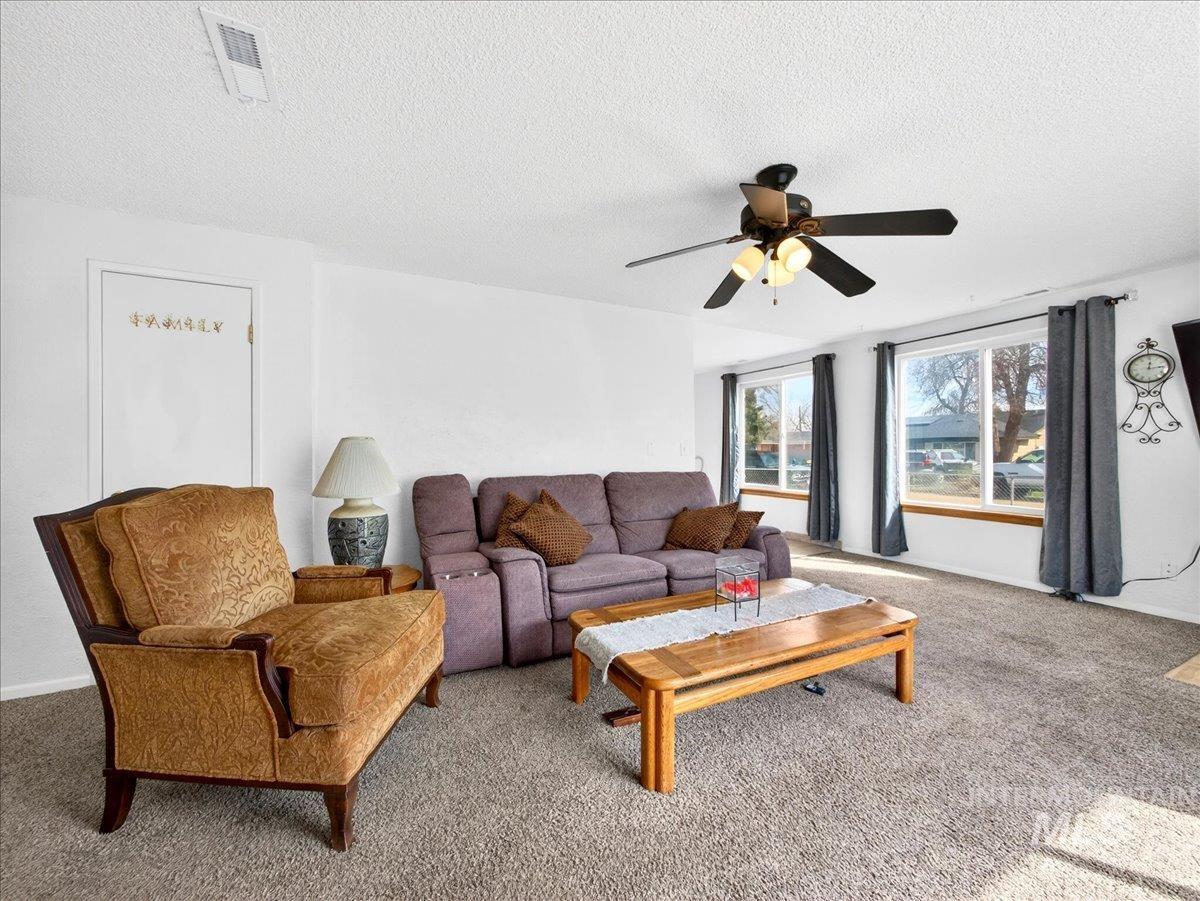 1405 N La Cresta Ave, Caldwell, Idaho 83605, 3 Bedrooms, 2 Bathrooms, Residential For Sale, Price $359,000, 98978933