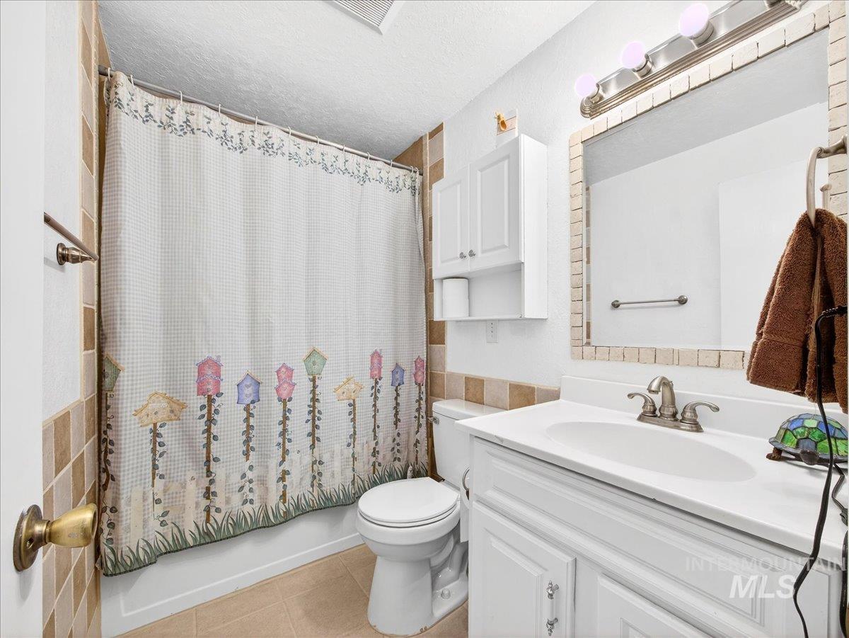 1405 N La Cresta Ave, Caldwell, Idaho 83605, 3 Bedrooms, 2 Bathrooms, Residential For Sale, Price $359,000, 98978933