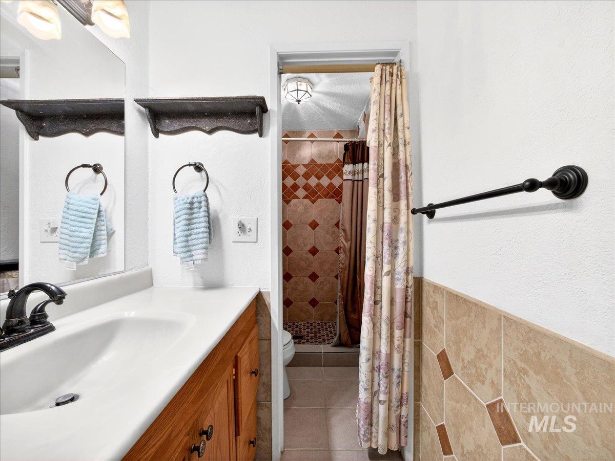 1405 N La Cresta Ave, Caldwell, Idaho 83605, 3 Bedrooms, 2 Bathrooms, Residential For Sale, Price $359,000, 98978933