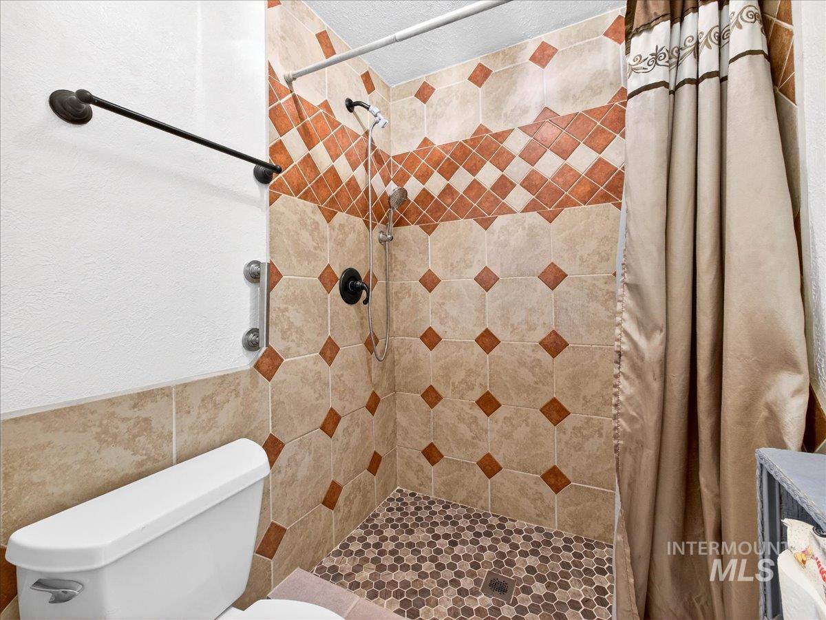 1405 N La Cresta Ave, Caldwell, Idaho 83605, 3 Bedrooms, 2 Bathrooms, Residential For Sale, Price $359,000, 98978933