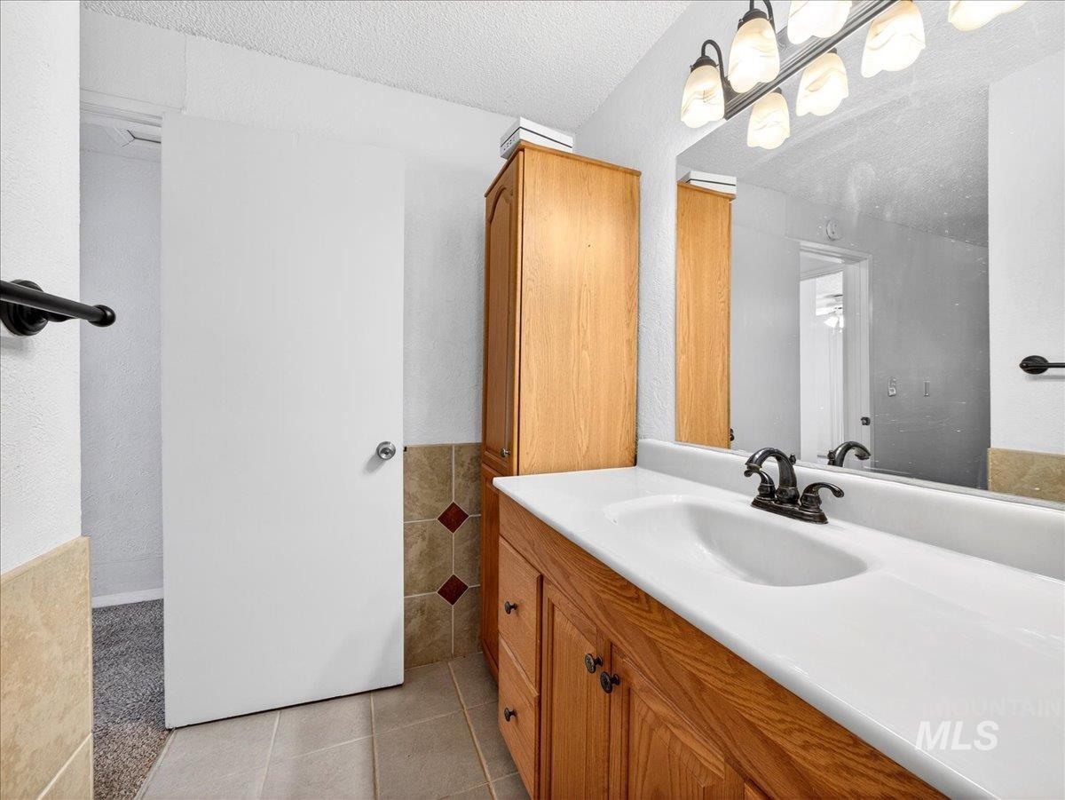 1405 N La Cresta Ave, Caldwell, Idaho 83605, 3 Bedrooms, 2 Bathrooms, Residential For Sale, Price $359,000, 98978933