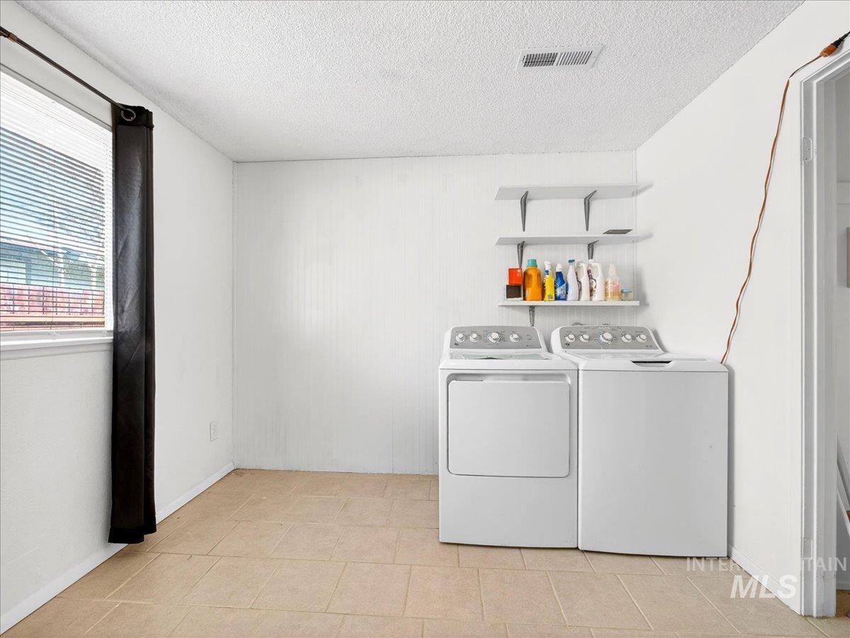 1405 N La Cresta Ave, Caldwell, Idaho 83605, 3 Bedrooms, 2 Bathrooms, Residential For Sale, Price $359,000, 98978933