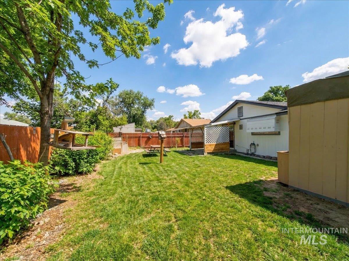 1405 N La Cresta Ave, Caldwell, Idaho 83605, 3 Bedrooms, 2 Bathrooms, Residential For Sale, Price $359,000, 98978933