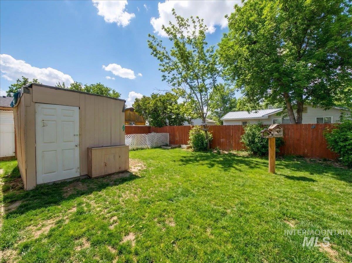 1405 N La Cresta Ave, Caldwell, Idaho 83605, 3 Bedrooms, 2 Bathrooms, Residential For Sale, Price $359,000, 98978933