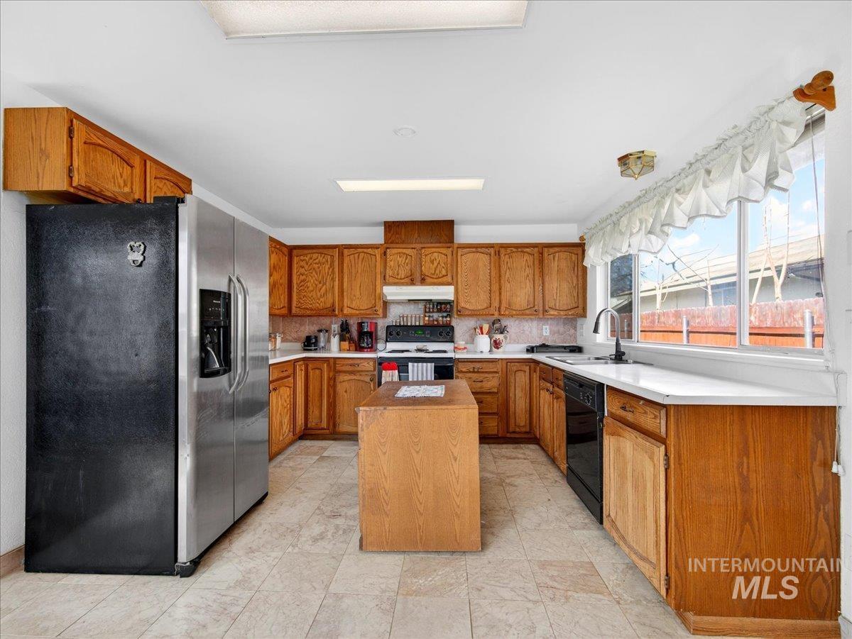 1405 N La Cresta Ave, Caldwell, Idaho 83605, 3 Bedrooms, 2 Bathrooms, Residential For Sale, Price $359,000, 98978933