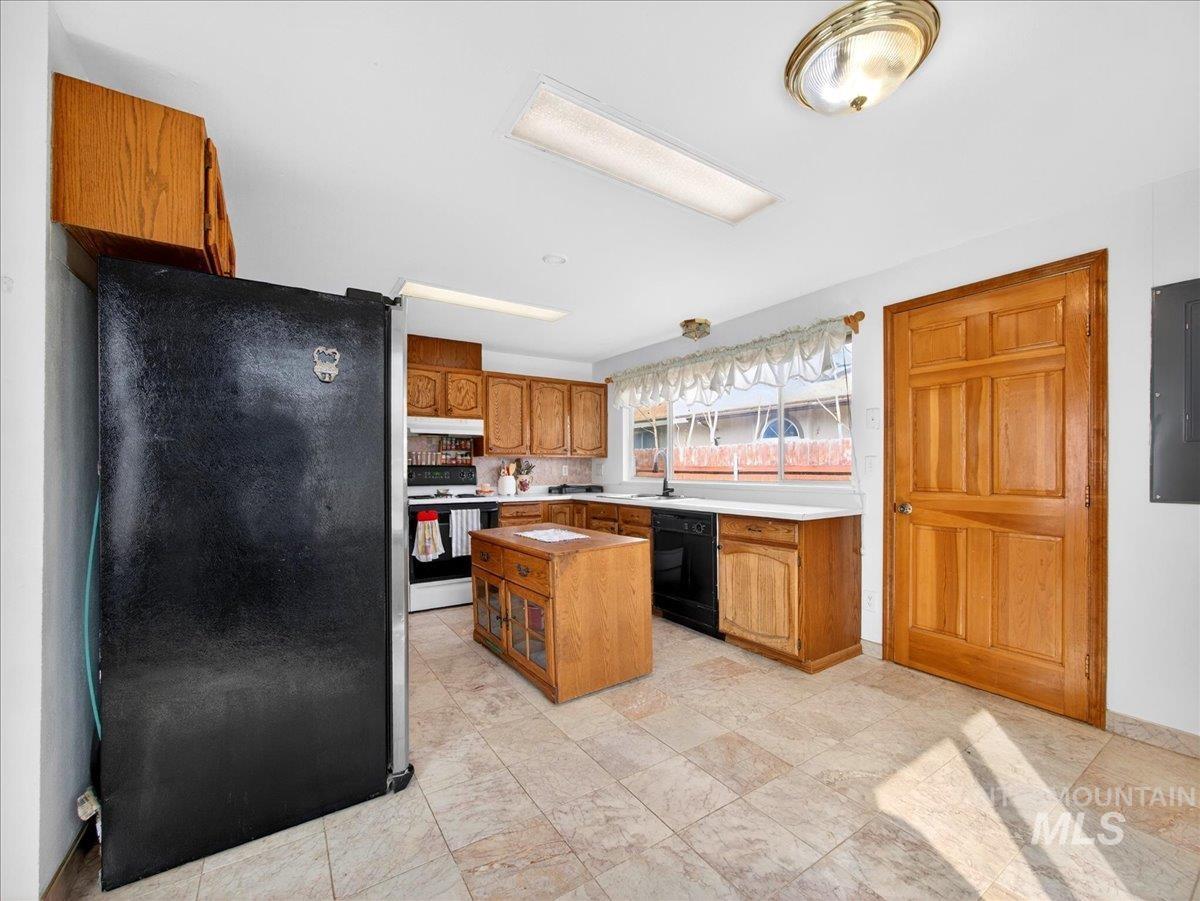 1405 N La Cresta Ave, Caldwell, Idaho 83605, 3 Bedrooms, 2 Bathrooms, Residential For Sale, Price $359,000, 98978933