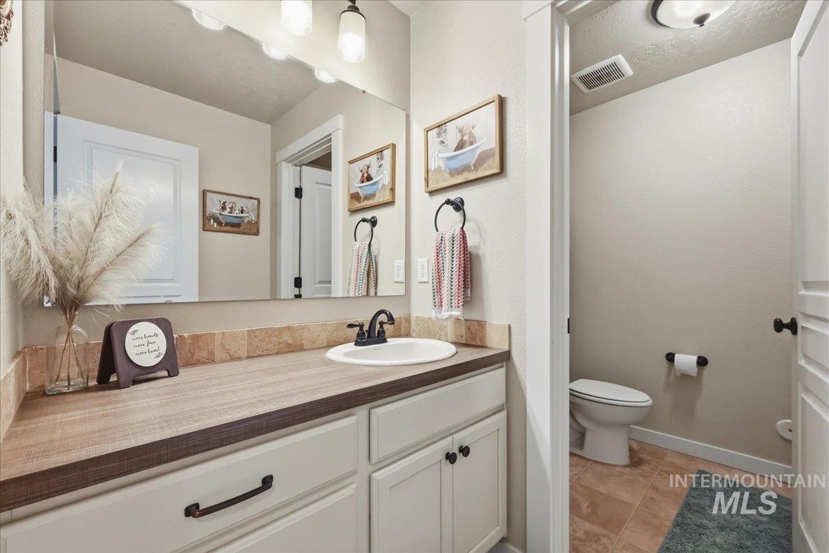 13314 Bloomfield Dr, Caldwell, Idaho 83607, 5 Bedrooms, 2.5 Bathrooms, Residential For Sale, Price $510,000, 98978934