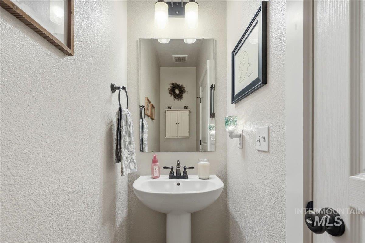 13314 Bloomfield Dr, Caldwell, Idaho 83607, 5 Bedrooms, 2.5 Bathrooms, Residential For Sale, Price $510,000, 98978934