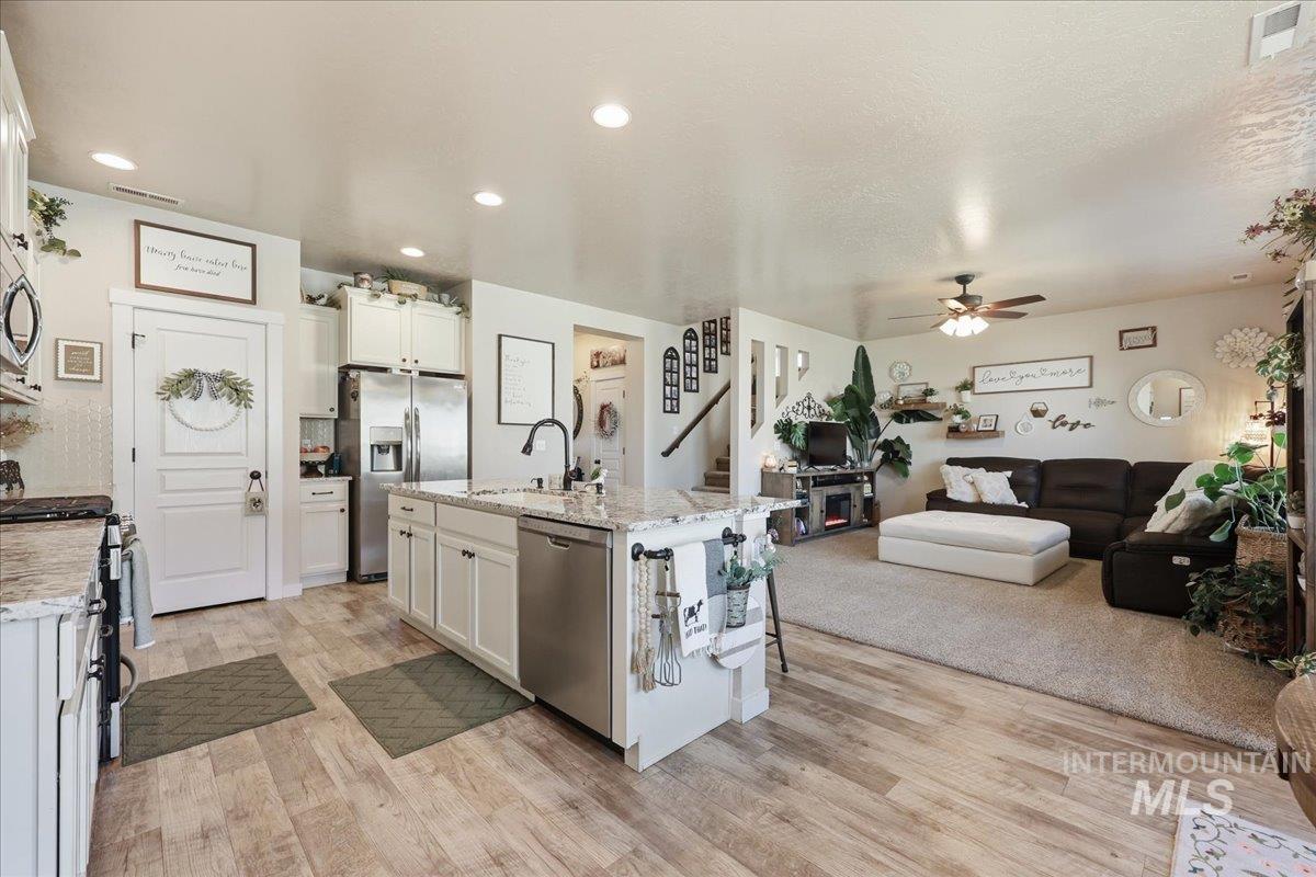 13314 Bloomfield Dr, Caldwell, Idaho 83607, 5 Bedrooms, 2.5 Bathrooms, Residential For Sale, Price $510,000, 98978934