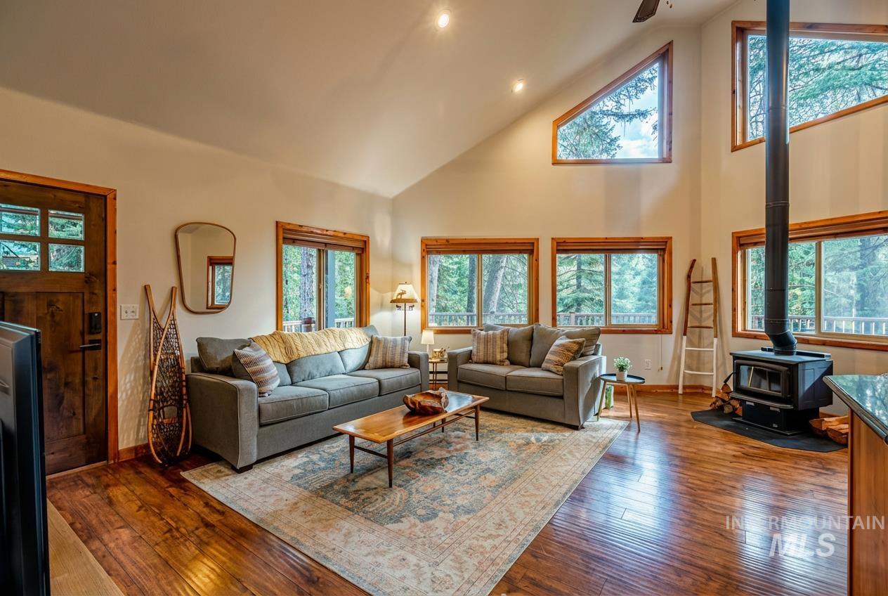 1409 Paul Bunyon Rd, McCall, Idaho 83638, 3 Bedrooms, 2 Bathrooms, Residential For Sale, Price $699,000, 98978935