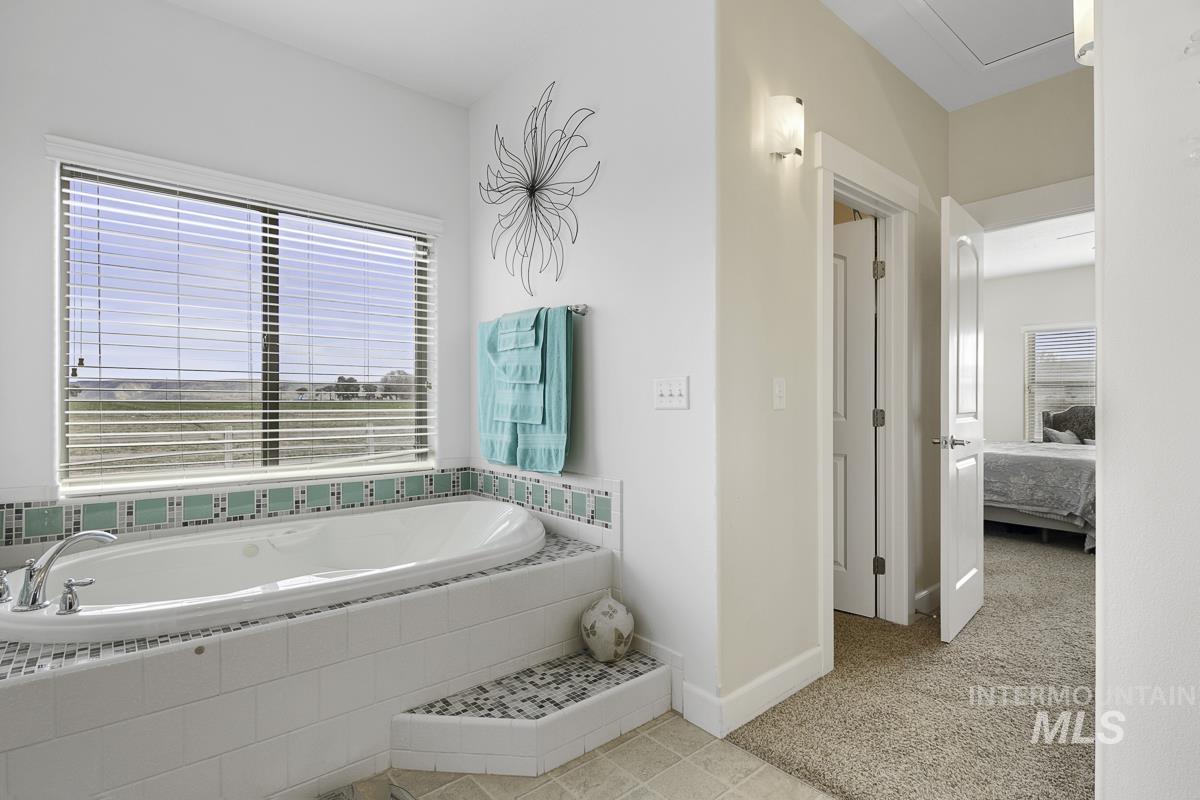 9013 W Cambridge Ct, Hammett, Idaho 83627, 4 Bedrooms, 3.5 Bathrooms, Residential For Sale, Price $794,900, 98978939