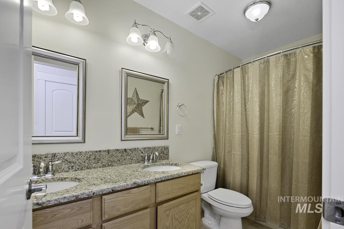 9013 W Cambridge Ct, Hammett, Idaho 83627, 4 Bedrooms, 3.5 Bathrooms, Residential For Sale, Price $794,900, 98978939