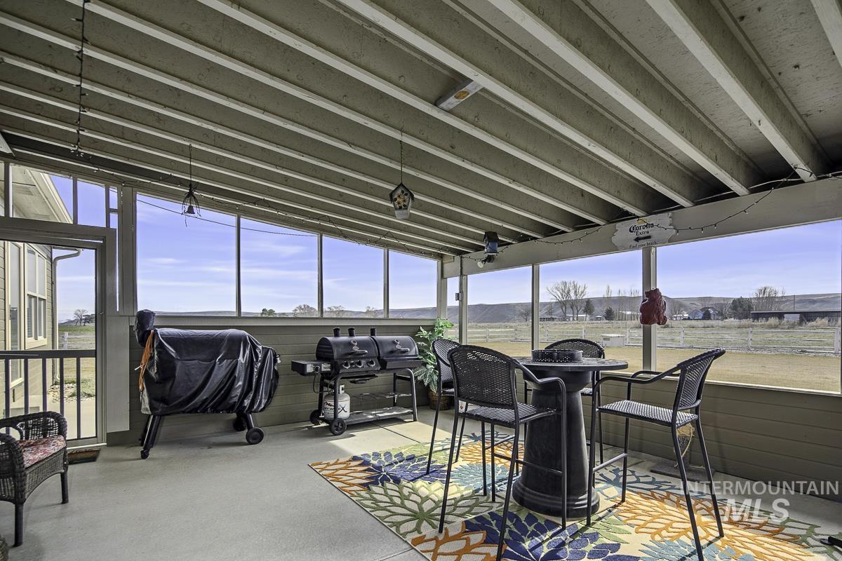 9013 W Cambridge Ct, Hammett, Idaho 83627, 4 Bedrooms, 3.5 Bathrooms, Residential For Sale, Price $794,900, 98978939