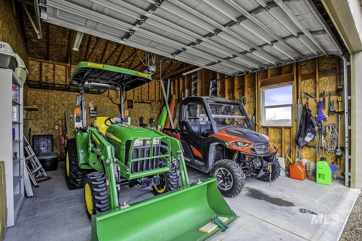 9013 W Cambridge Ct, Hammett, Idaho 83627, 4 Bedrooms, 3.5 Bathrooms, Residential For Sale, Price $794,900, 98978939