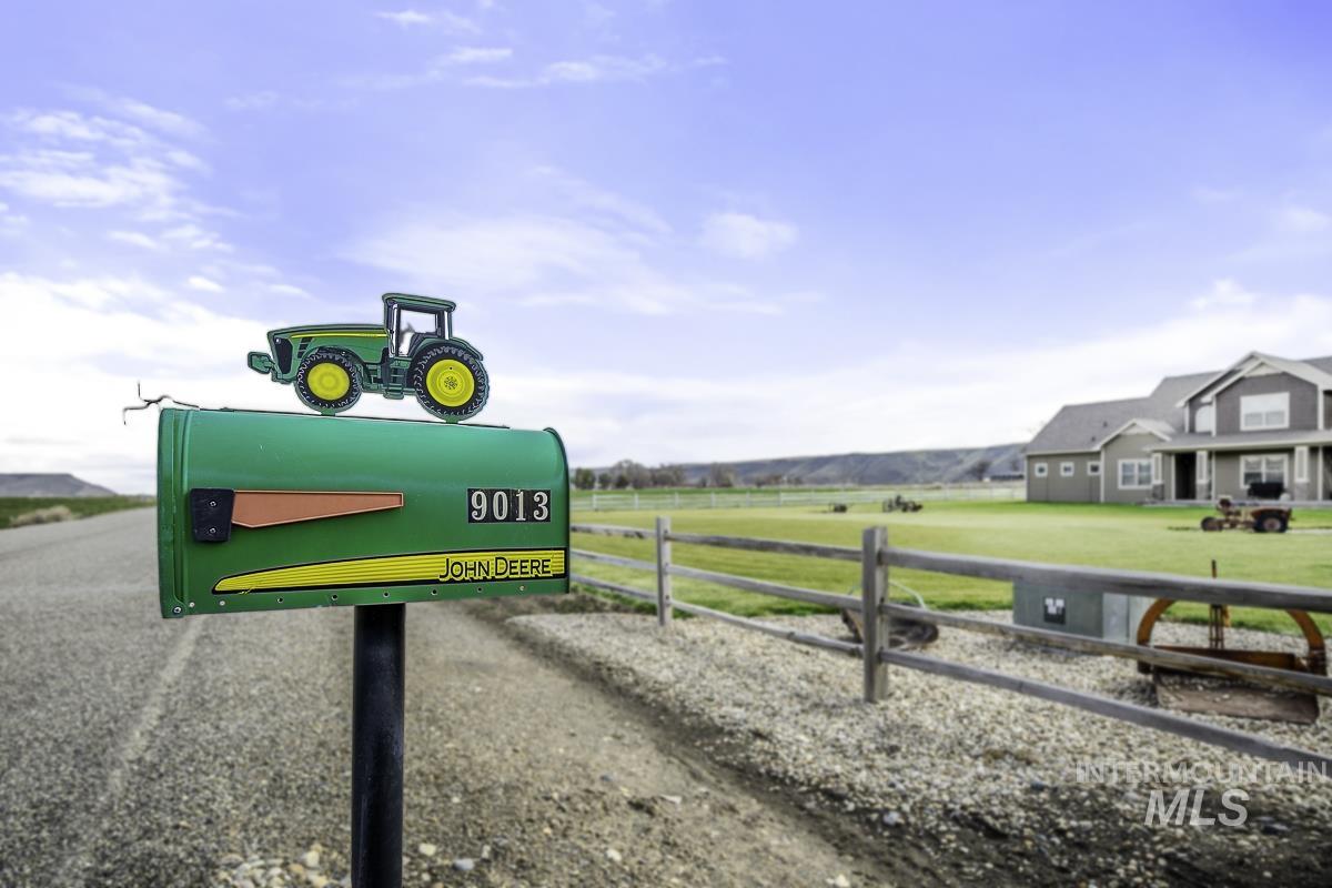 9013 W Cambridge Ct, Hammett, Idaho 83627, 4 Bedrooms, 3.5 Bathrooms, Residential For Sale, Price $794,900, 98978939