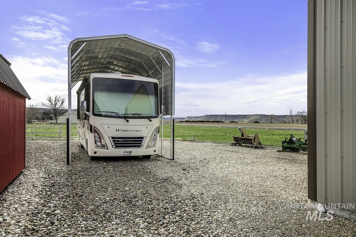 9013 W Cambridge Ct, Hammett, Idaho 83627, 4 Bedrooms, 3.5 Bathrooms, Residential For Sale, Price $794,900, 98978939