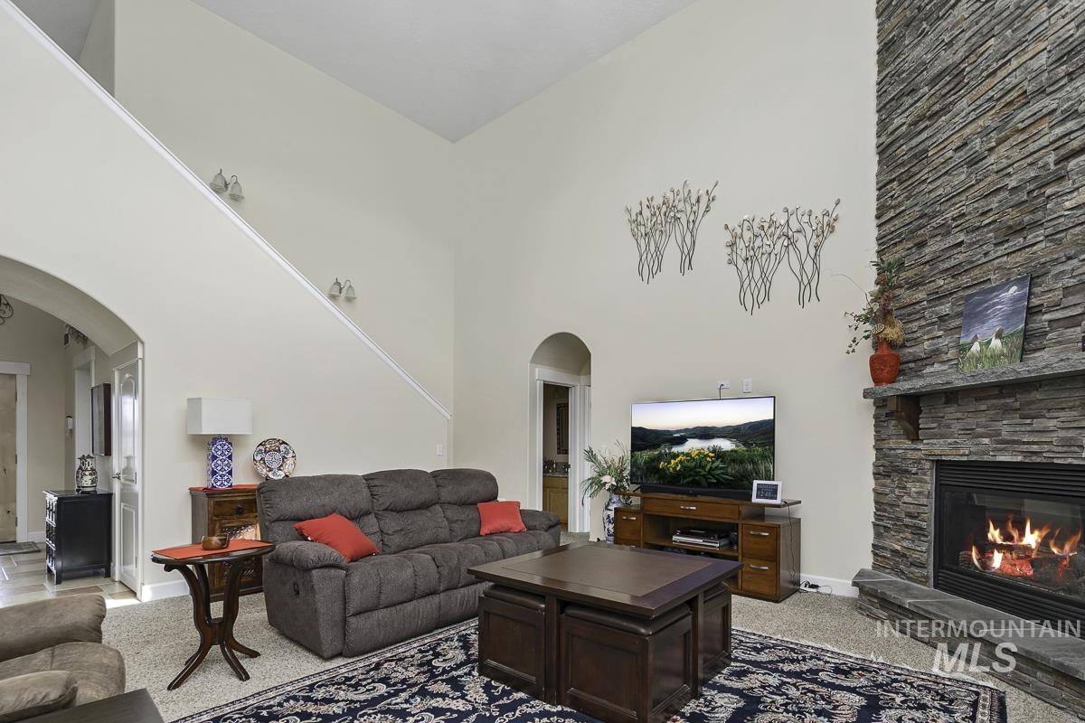 9013 W Cambridge Ct, Hammett, Idaho 83627, 4 Bedrooms, 3.5 Bathrooms, Residential For Sale, Price $794,900, 98978939