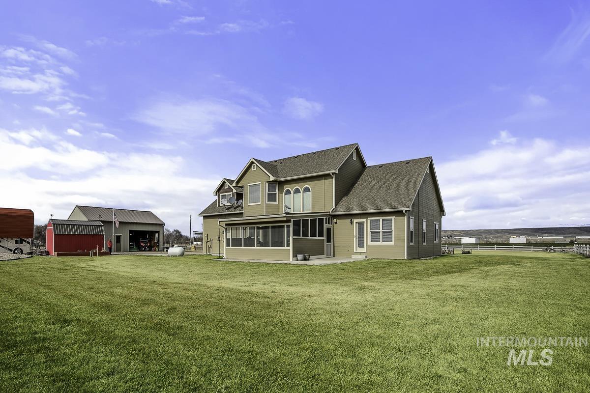9013 W Cambridge Ct, Hammett, Idaho 83627, 4 Bedrooms, 3.5 Bathrooms, Residential For Sale, Price $794,900, 98978939
