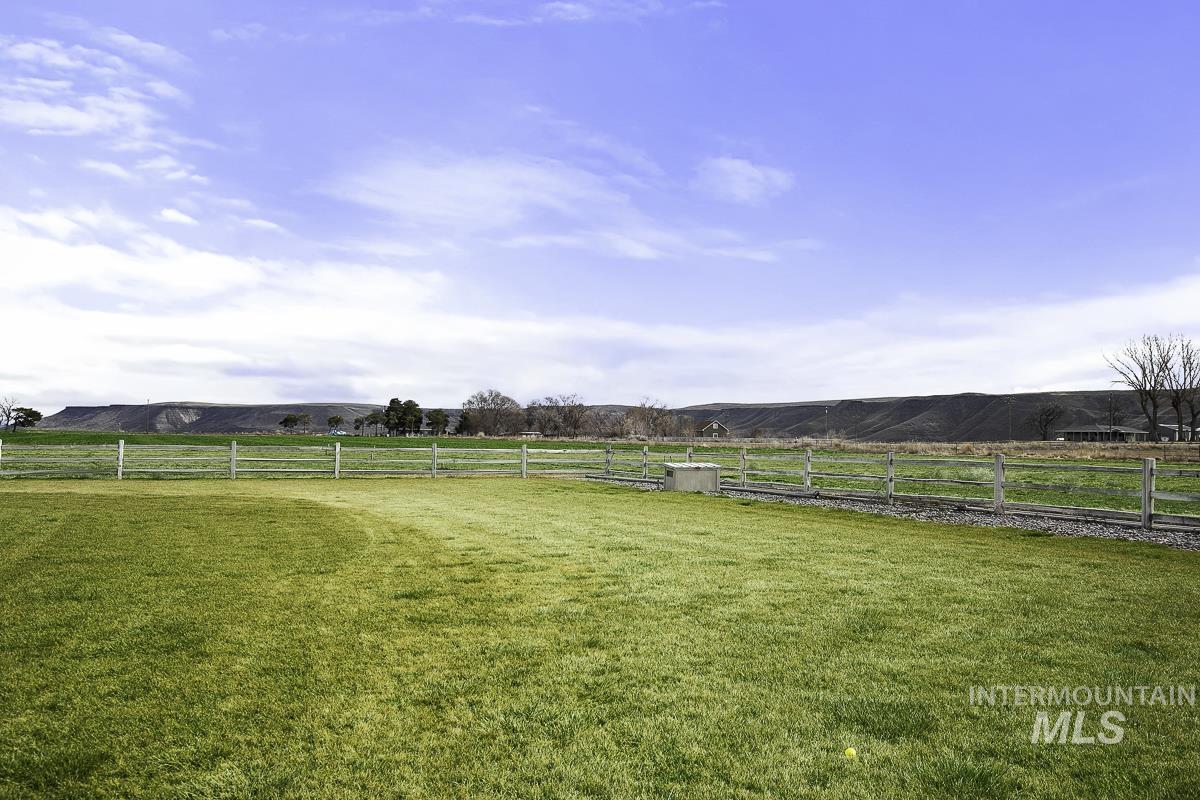 9013 W Cambridge Ct, Hammett, Idaho 83627, 4 Bedrooms, 3.5 Bathrooms, Residential For Sale, Price $794,900, 98978939