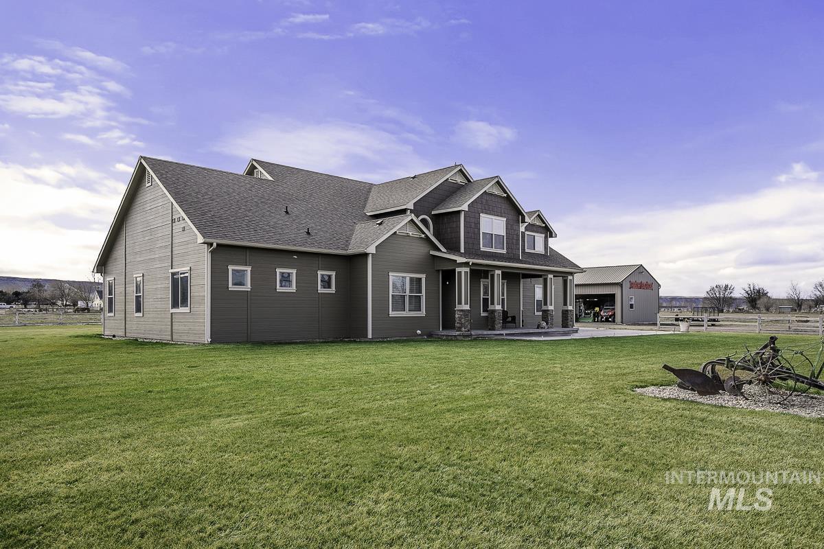 9013 W Cambridge Ct, Hammett, Idaho 83627, 4 Bedrooms, 3.5 Bathrooms, Residential For Sale, Price $794,900, 98978939