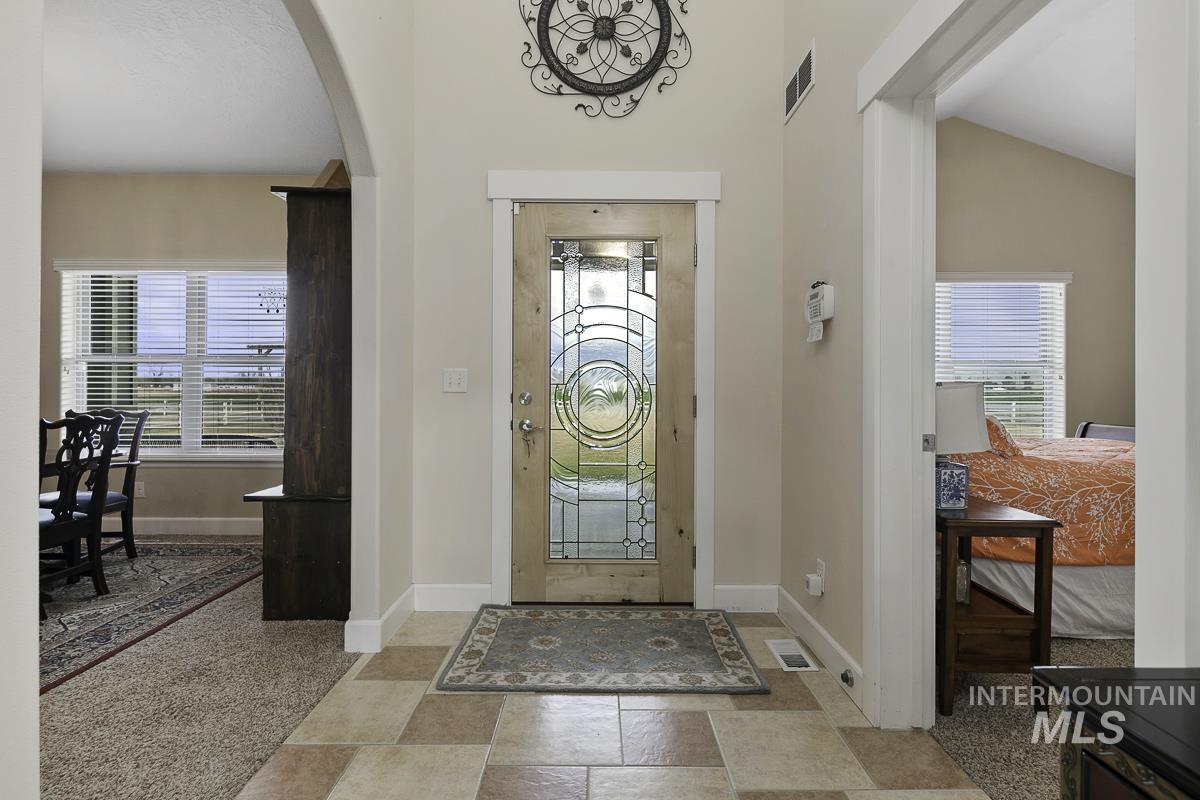 9013 W Cambridge Ct, Hammett, Idaho 83627, 4 Bedrooms, 3.5 Bathrooms, Residential For Sale, Price $794,900, 98978939