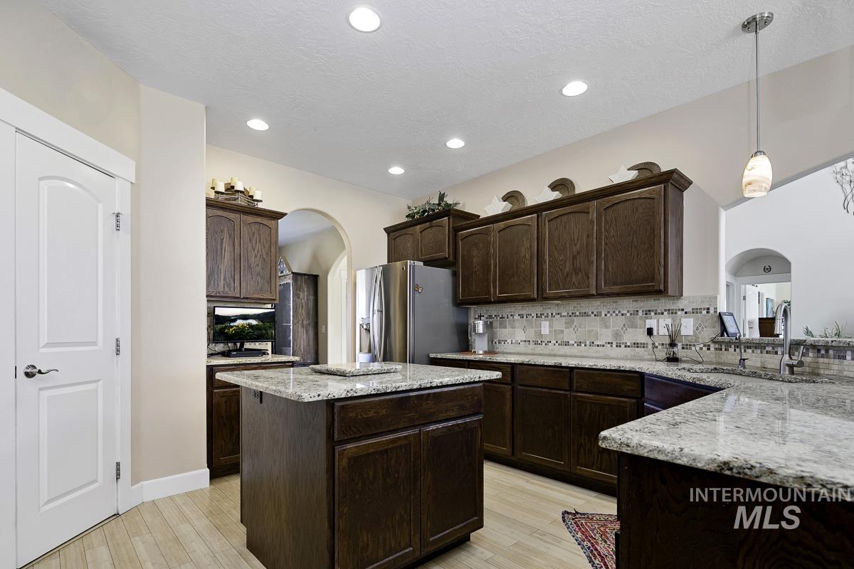 9013 W Cambridge Ct, Hammett, Idaho 83627, 4 Bedrooms, 3.5 Bathrooms, Residential For Sale, Price $794,900, 98978939