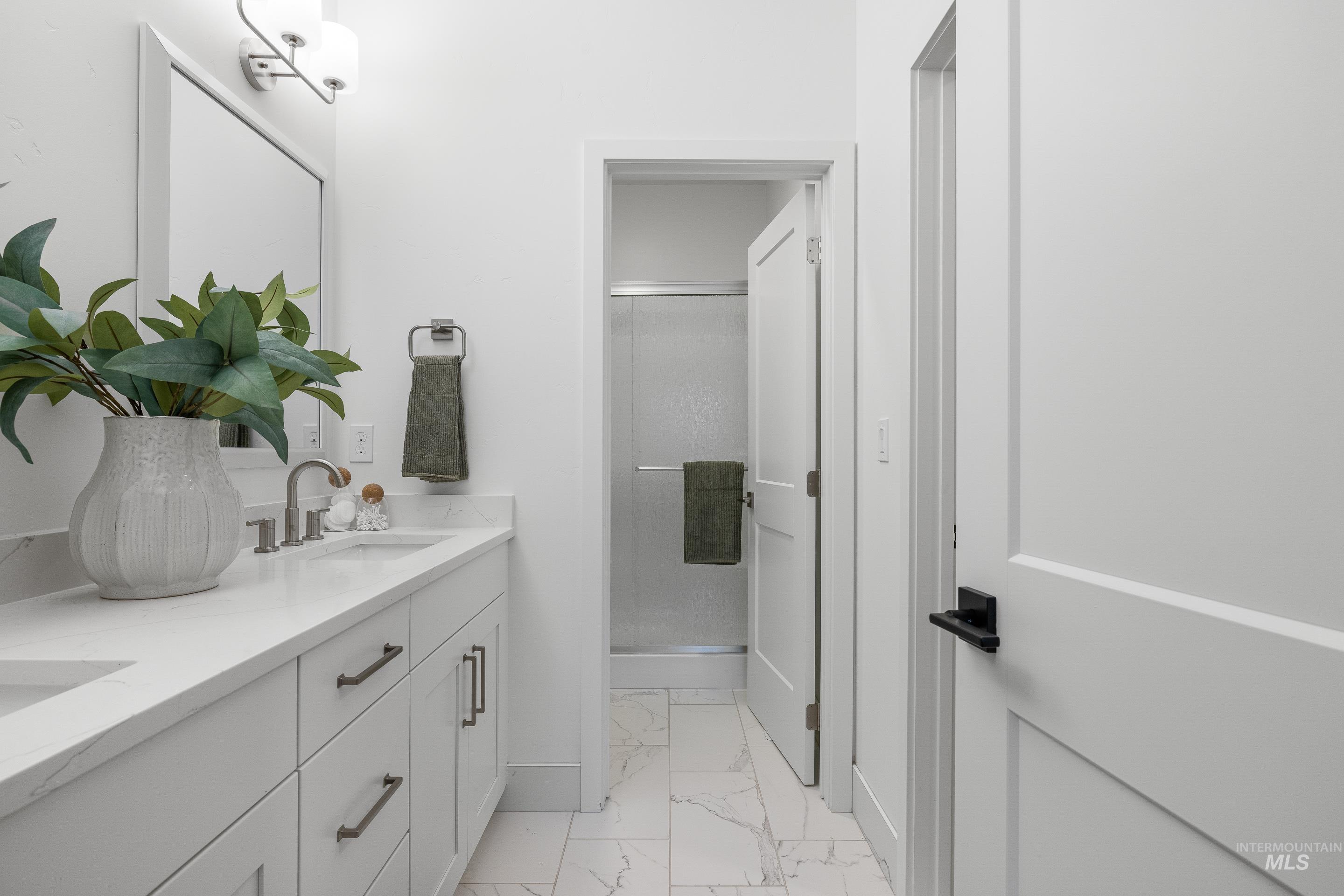 3071 N Lapis Ave, Meridian, Idaho 83646, 3 Bedrooms, 2 Bathrooms, Residential For Sale, Price $565,000,MLS 98978942