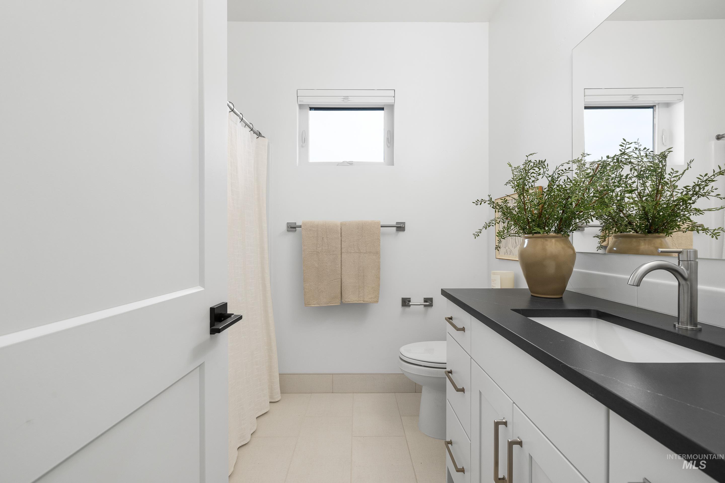 3071 N Lapis Ave, Meridian, Idaho 83646, 3 Bedrooms, 2 Bathrooms, Residential For Sale, Price $565,000,MLS 98978942