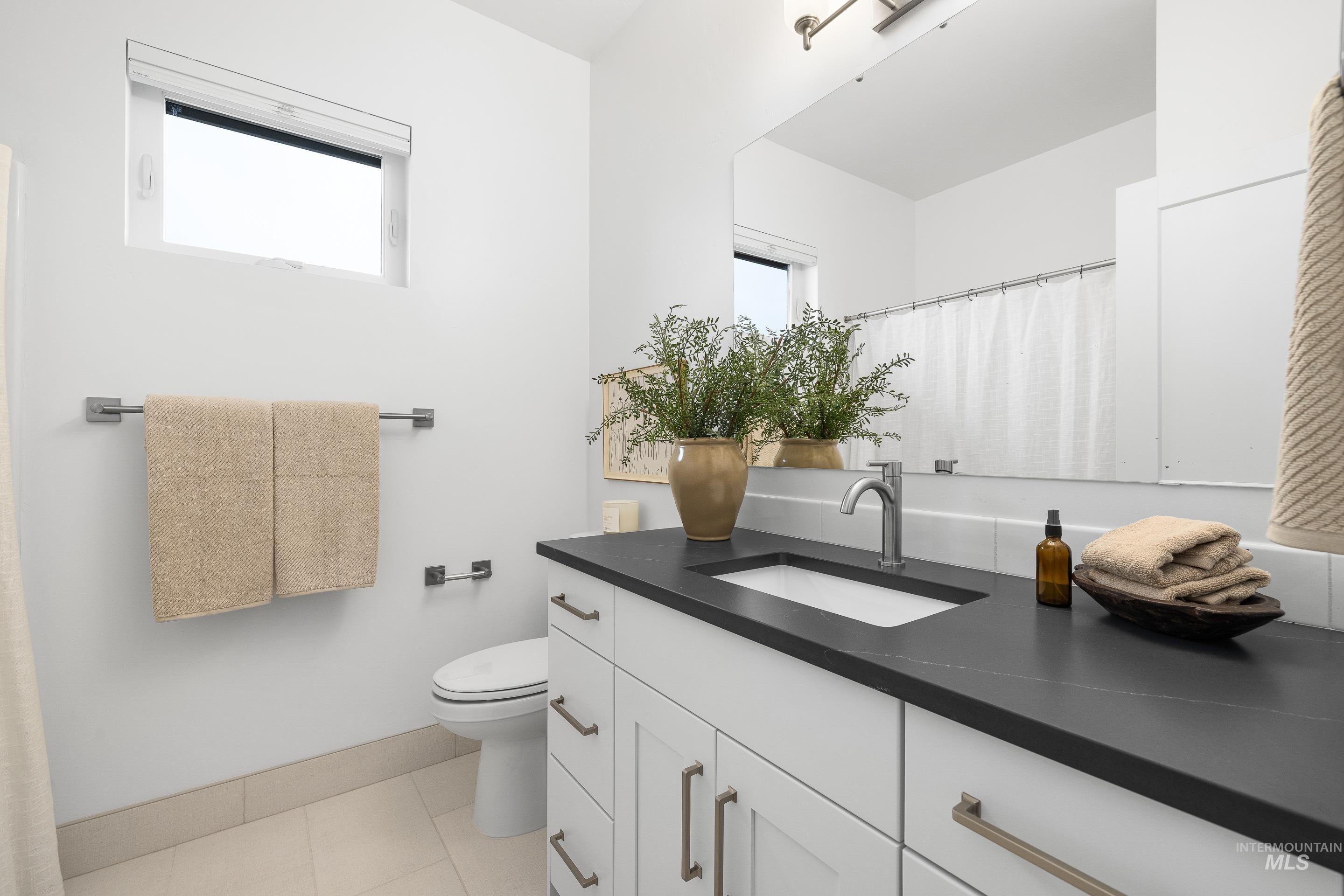 3071 N Lapis Ave, Meridian, Idaho 83646, 3 Bedrooms, 2 Bathrooms, Residential For Sale, Price $565,000,MLS 98978942