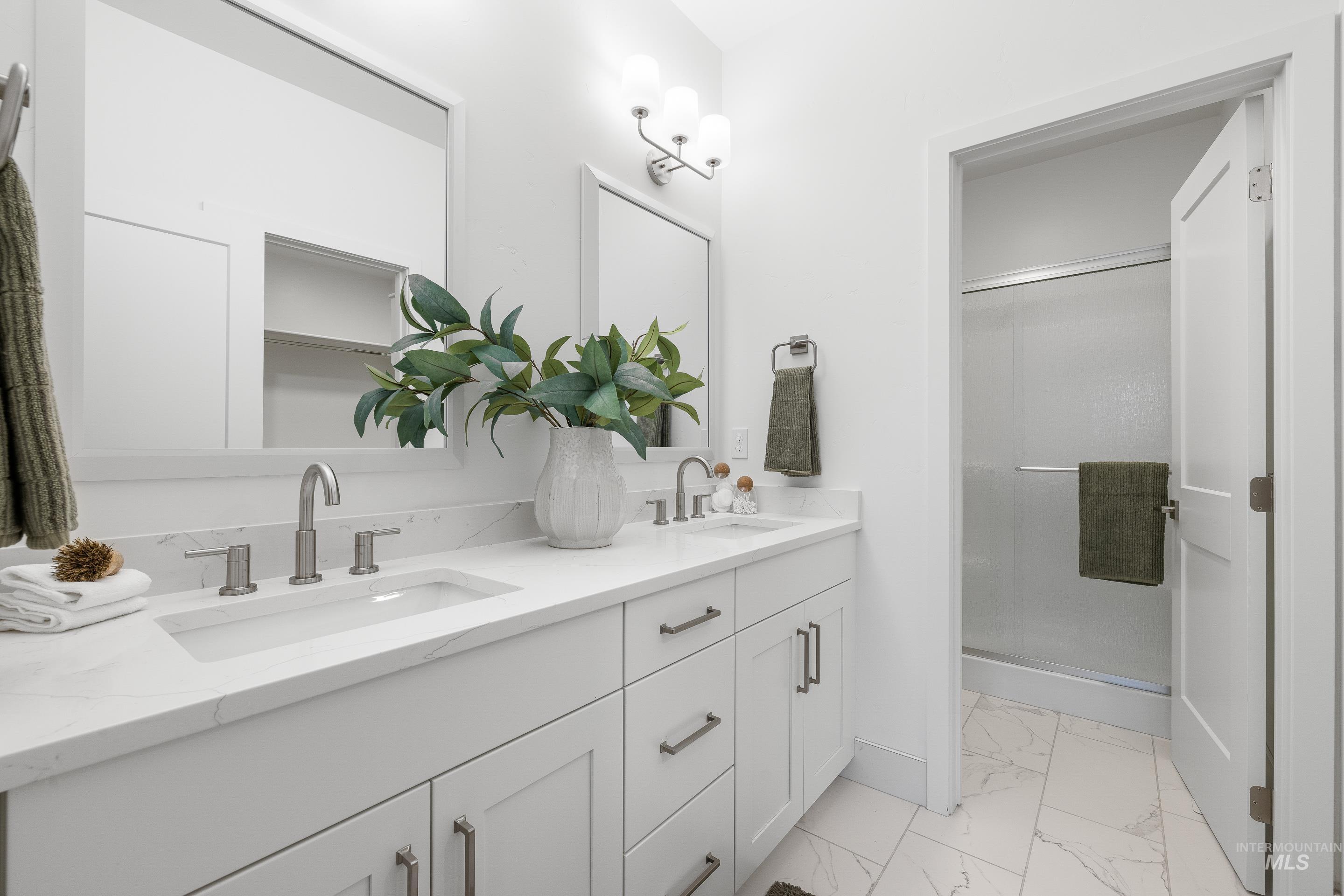 3057 N Lapis Ave, Meridian, Idaho 83646, 3 Bedrooms, 2 Bathrooms, Residential For Sale, Price $565,000,MLS 98978943