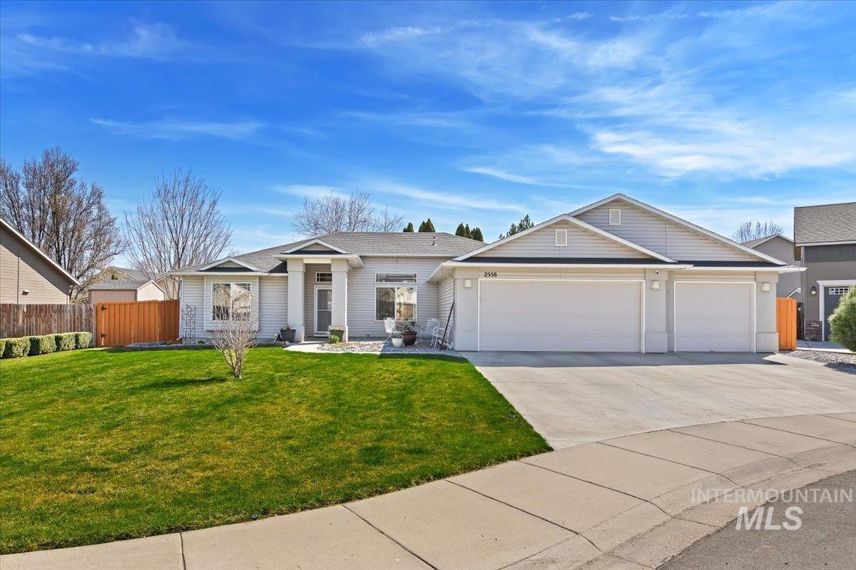 2558 N Rough Stone, Meridian, Idaho 83646, 4 Bedrooms, 2 Bathrooms, Residential For Sale, Price $485,000,MLS 98978944