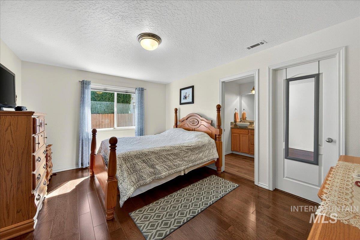 2558 N Rough Stone, Meridian, Idaho 83646, 4 Bedrooms, 2 Bathrooms, Residential For Sale, Price $485,000,MLS 98978944