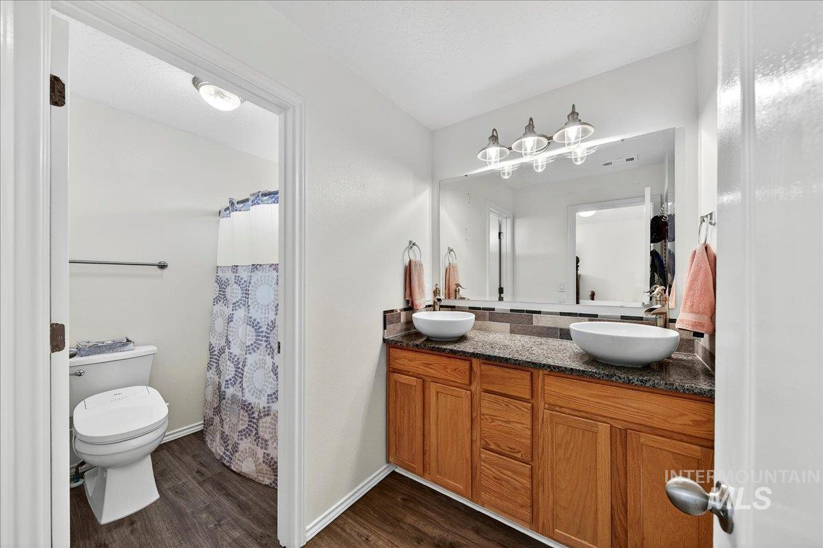 2558 N Rough Stone, Meridian, Idaho 83646, 4 Bedrooms, 2 Bathrooms, Residential For Sale, Price $485,000,MLS 98978944