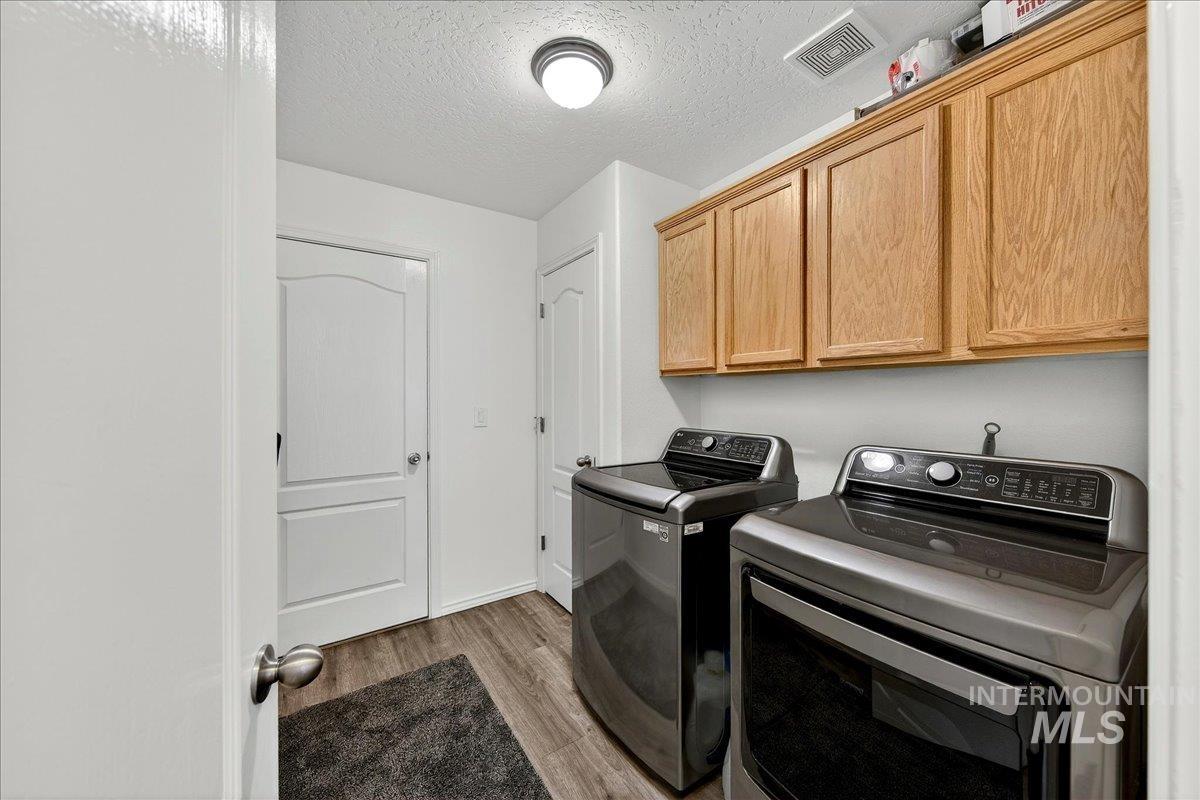 2558 N Rough Stone, Meridian, Idaho 83646, 4 Bedrooms, 2 Bathrooms, Residential For Sale, Price $485,000,MLS 98978944