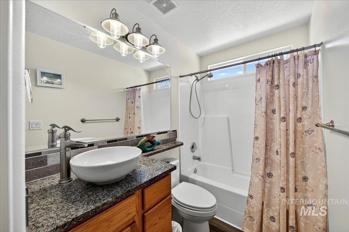 2558 N Rough Stone, Meridian, Idaho 83646, 4 Bedrooms, 2 Bathrooms, Residential For Sale, Price $485,000,MLS 98978944