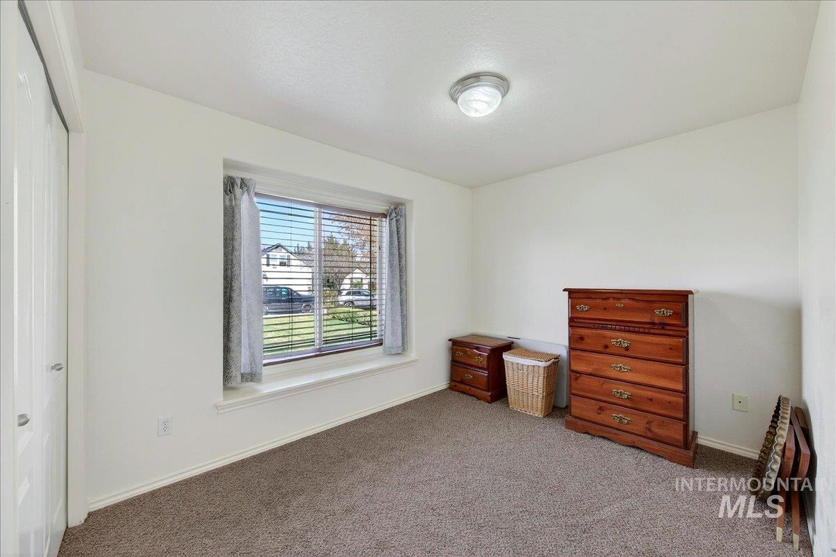 2558 N Rough Stone, Meridian, Idaho 83646, 4 Bedrooms, 2 Bathrooms, Residential For Sale, Price $485,000,MLS 98978944