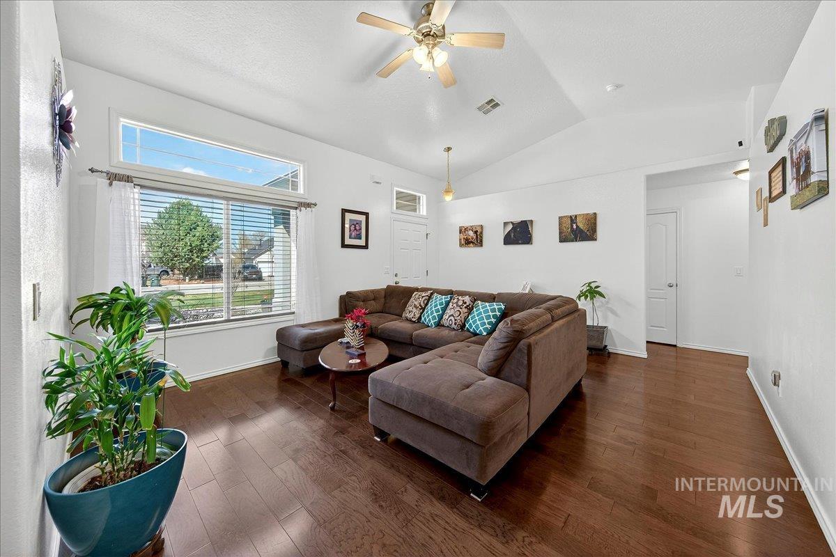 2558 N Rough Stone, Meridian, Idaho 83646, 4 Bedrooms, 2 Bathrooms, Residential For Sale, Price $485,000,MLS 98978944