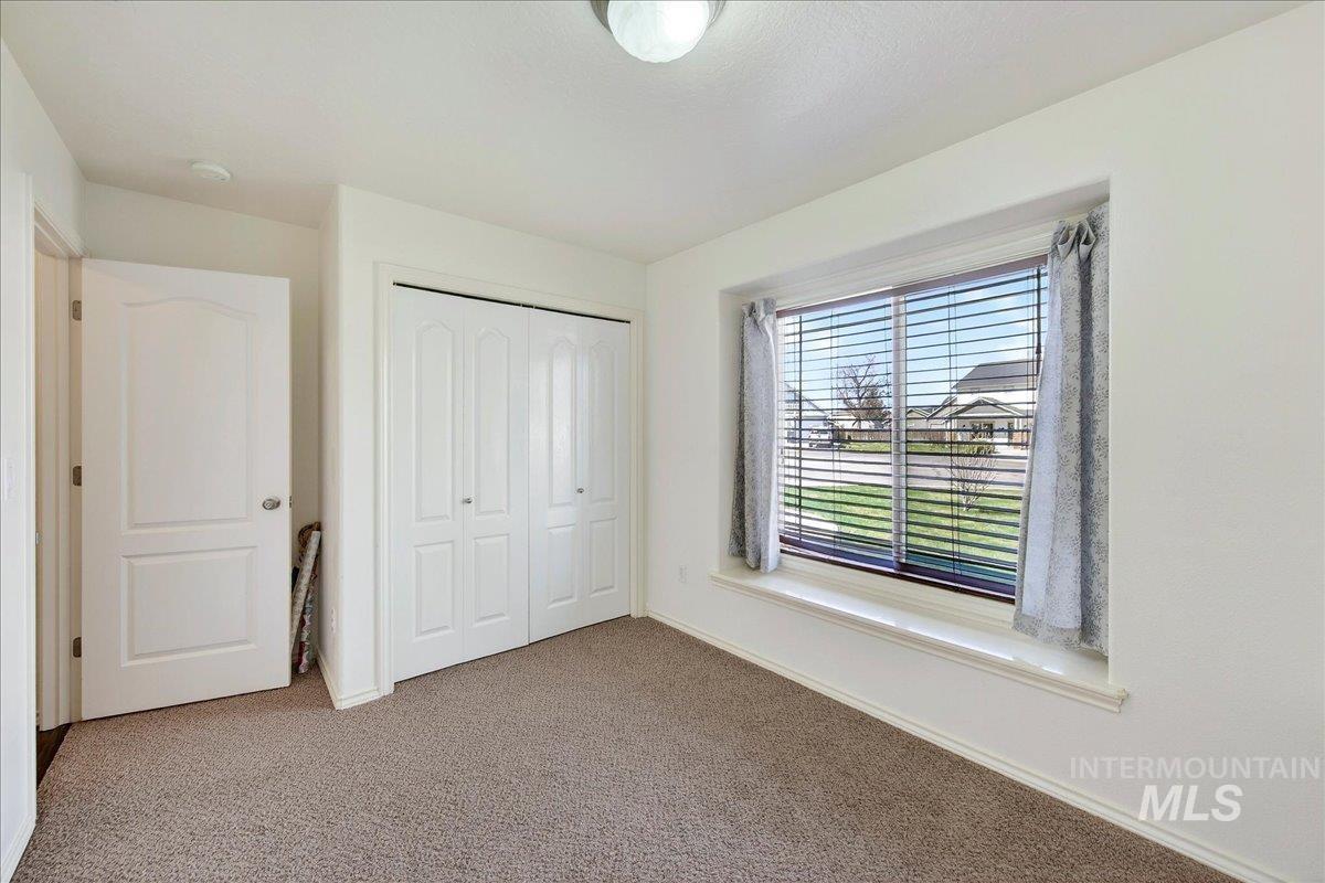 2558 N Rough Stone, Meridian, Idaho 83646, 4 Bedrooms, 2 Bathrooms, Residential For Sale, Price $485,000,MLS 98978944