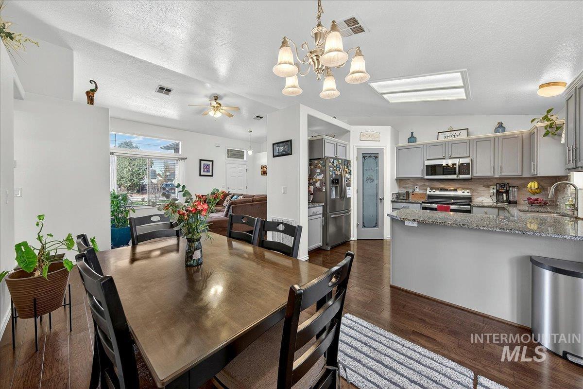 2558 N Rough Stone, Meridian, Idaho 83646, 4 Bedrooms, 2 Bathrooms, Residential For Sale, Price $485,000,MLS 98978944