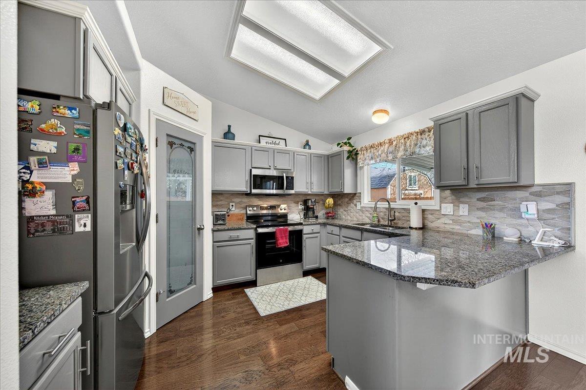 2558 N Rough Stone, Meridian, Idaho 83646, 4 Bedrooms, 2 Bathrooms, Residential For Sale, Price $485,000,MLS 98978944