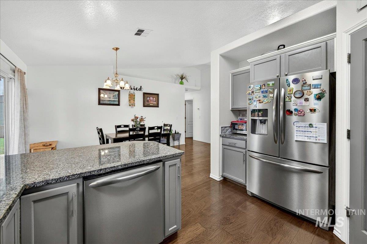 2558 N Rough Stone, Meridian, Idaho 83646, 4 Bedrooms, 2 Bathrooms, Residential For Sale, Price $485,000,MLS 98978944