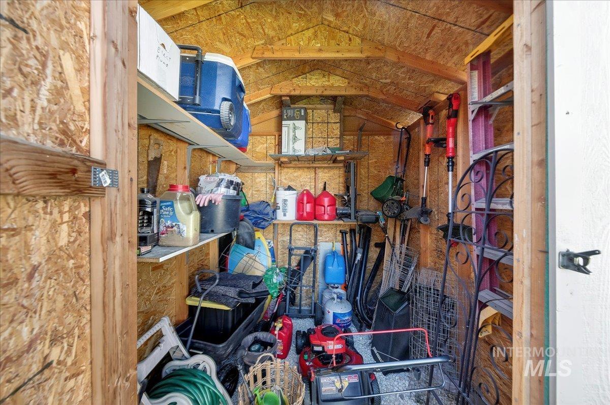 2558 N Rough Stone, Meridian, Idaho 83646, 4 Bedrooms, 2 Bathrooms, Residential For Sale, Price $485,000,MLS 98978944