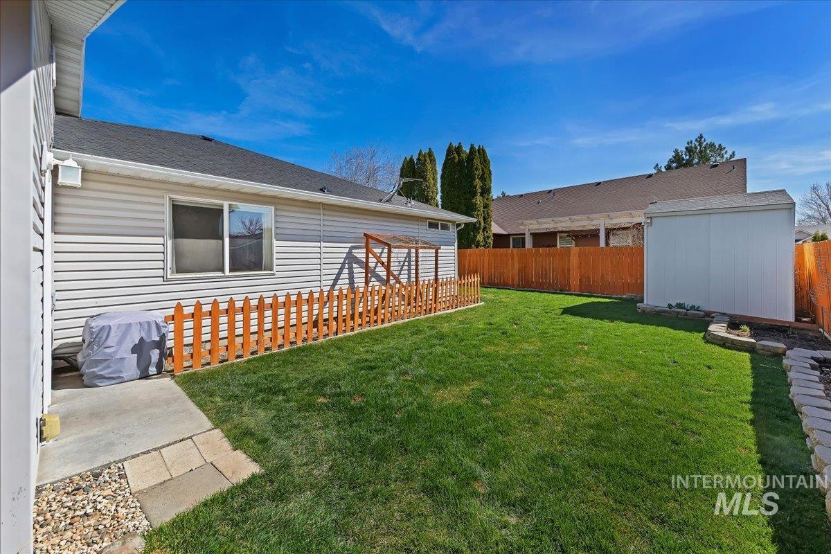 2558 N Rough Stone, Meridian, Idaho 83646, 4 Bedrooms, 2 Bathrooms, Residential For Sale, Price $485,000,MLS 98978944