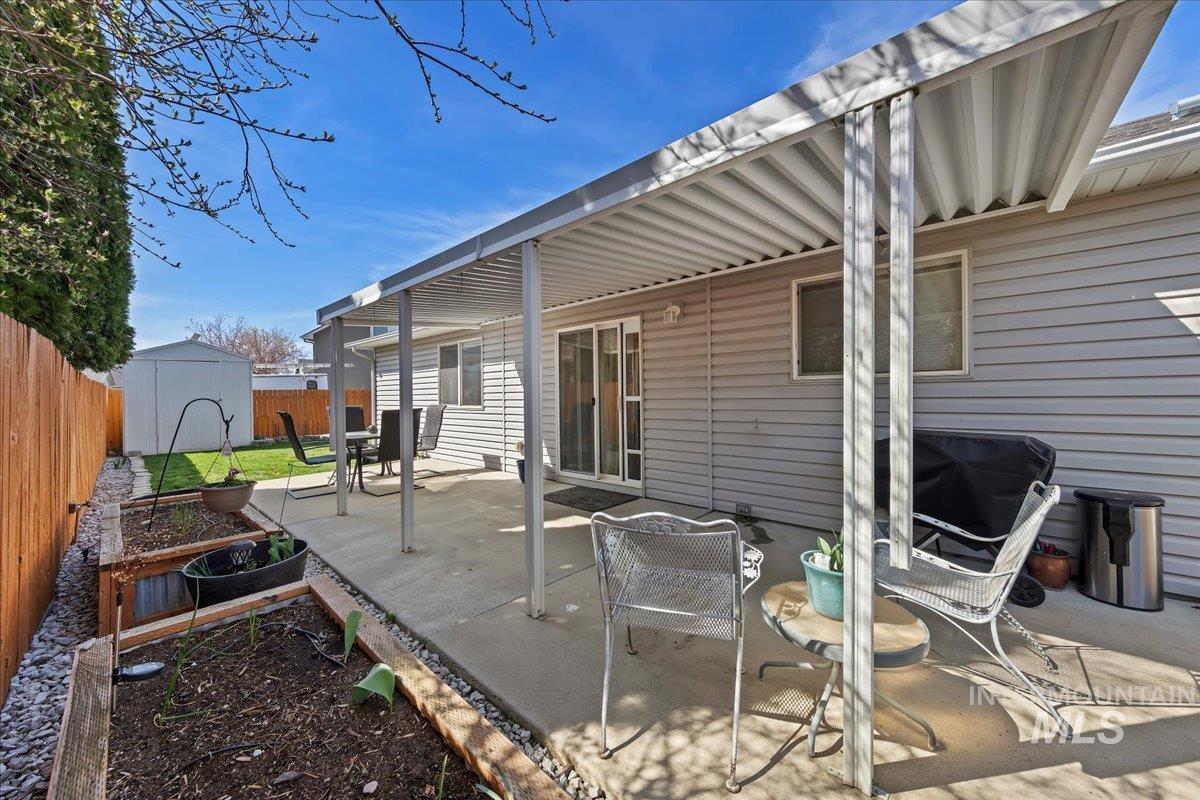 2558 N Rough Stone, Meridian, Idaho 83646, 4 Bedrooms, 2 Bathrooms, Residential For Sale, Price $485,000,MLS 98978944